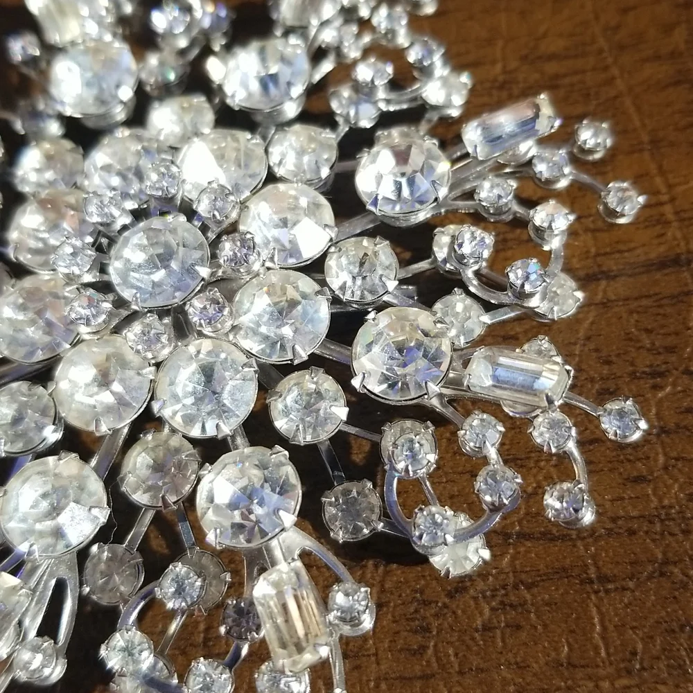 Vintage Large Rhinestone Snowflake Brooch - Picture 4 of 9